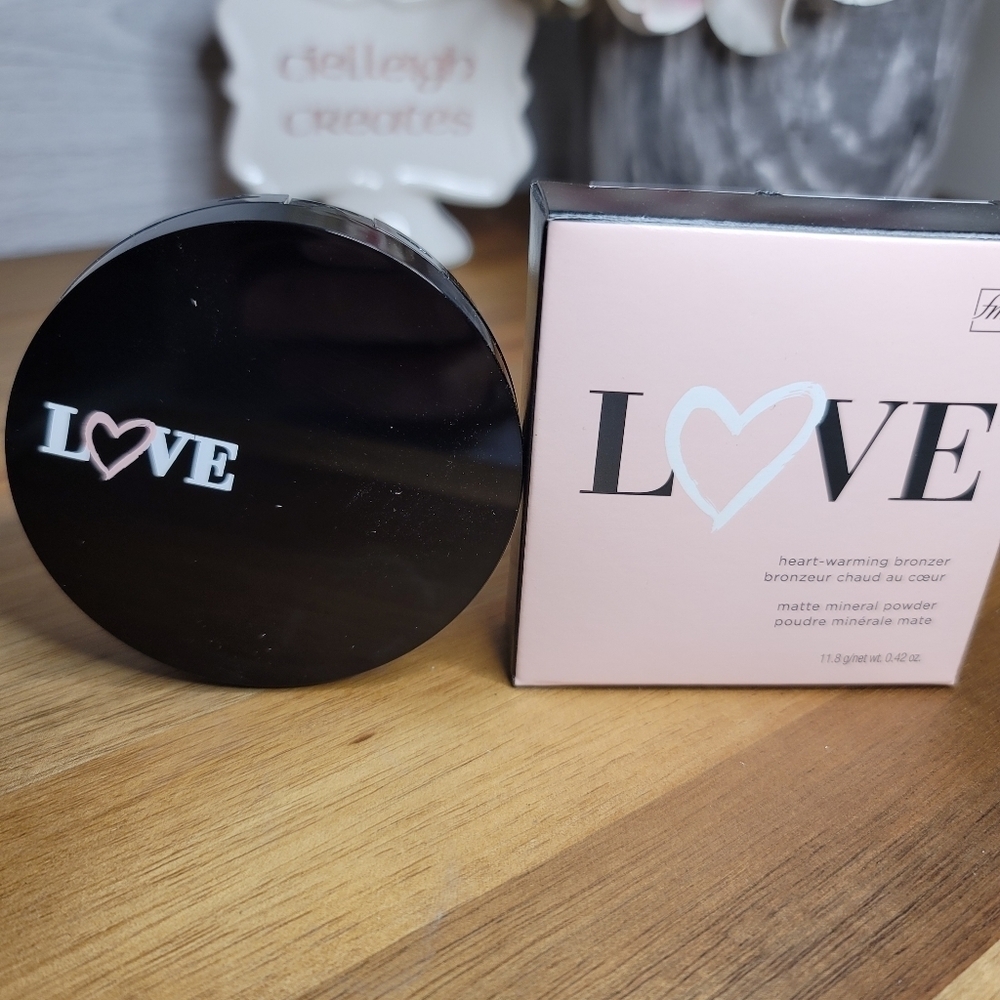 AVON fmg Colors of Love Heart-Warming Bronzer Matte Mineral Powder - My Sunshine
